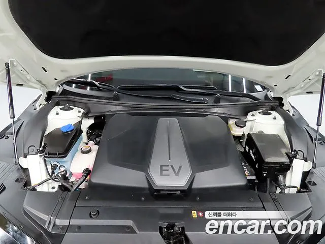 Kia EV6 2023 — фото 19