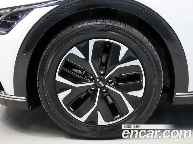 Kia EV6 2023 — фото 20