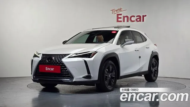 Lexus UX 2025 — фото 1