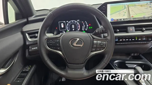 Lexus UX 2025 — фото 18
