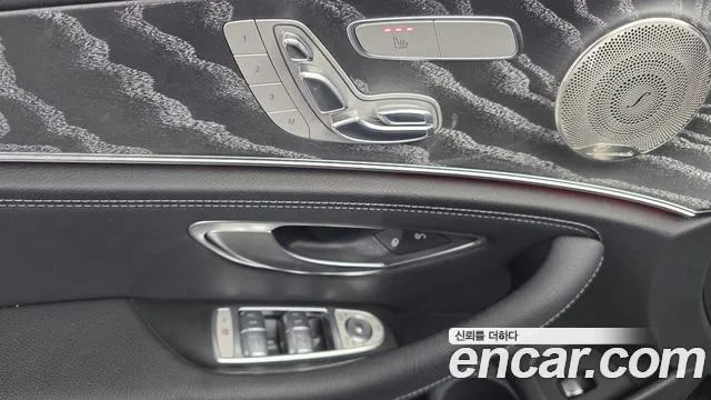 Mercedes-Benz E-Class 2021 — фото 14