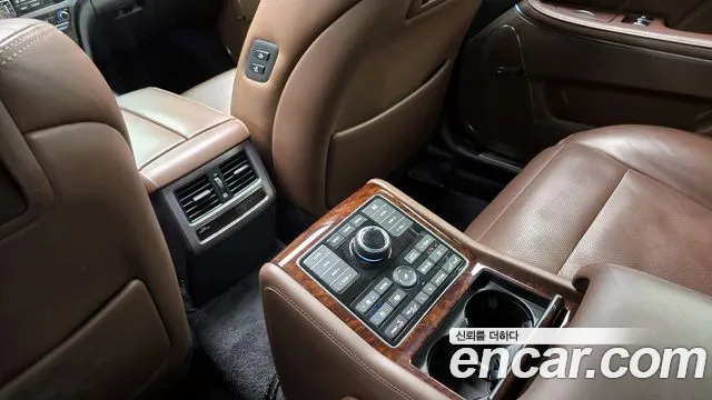 Hyundai Equus 2015 — фото 18