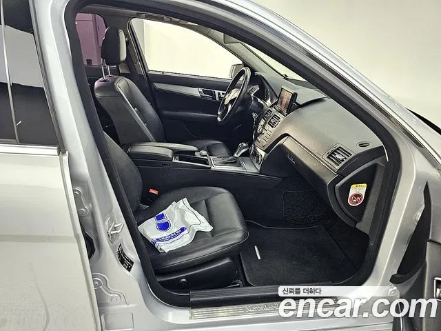 Mercedes-Benz C-Class 2010 — фото 11