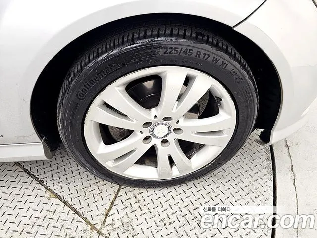 Mercedes-Benz C-Class 2010 — фото 20
