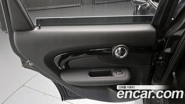 Mini Clubman 2023 — фото 15