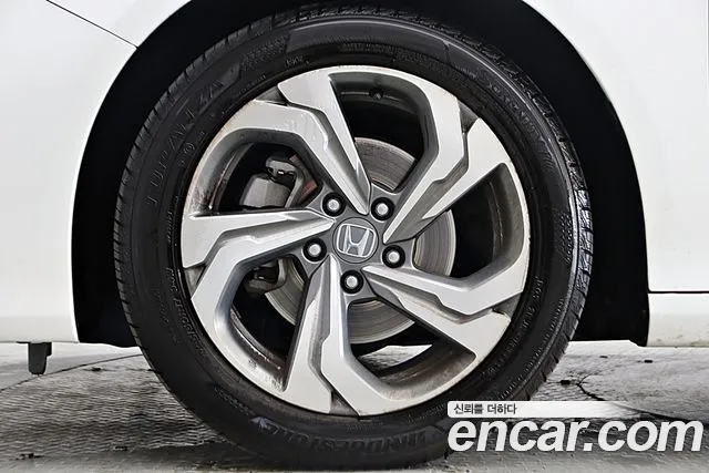 Honda Accord 2019 — фото 16