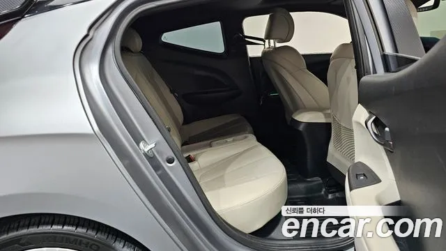 Hyundai Veloster 2018 — фото 11