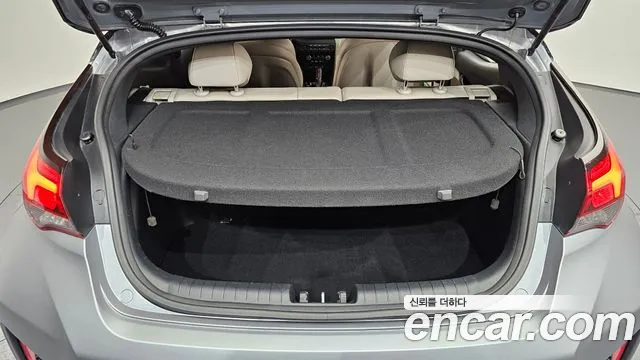 Hyundai Veloster 2018 — фото 18