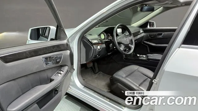 Mercedes-Benz E-Class 2010 — фото 10