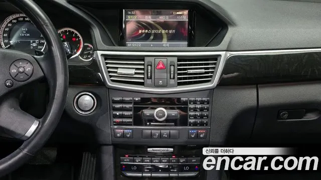 Mercedes-Benz E-Class 2010 — фото 17
