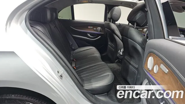 Mercedes-Benz E-Class 2020 — фото 17