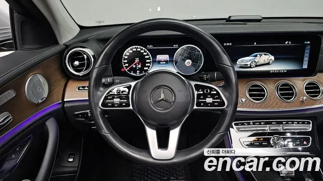 Mercedes-Benz E-Class 2020 — фото 19