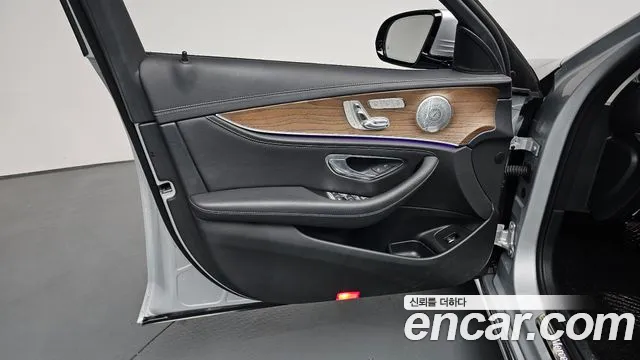 Mercedes-Benz E-Class 2020 — фото 14