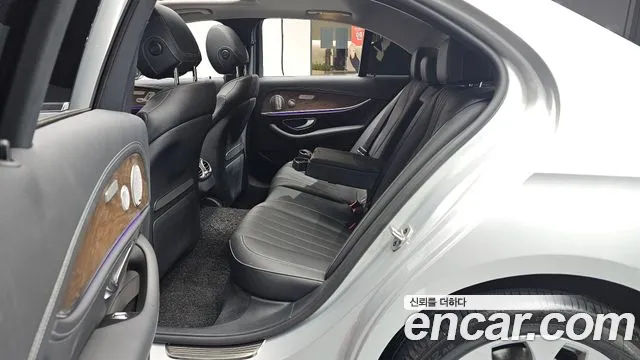 Mercedes-Benz E-Class 2020 — фото 16