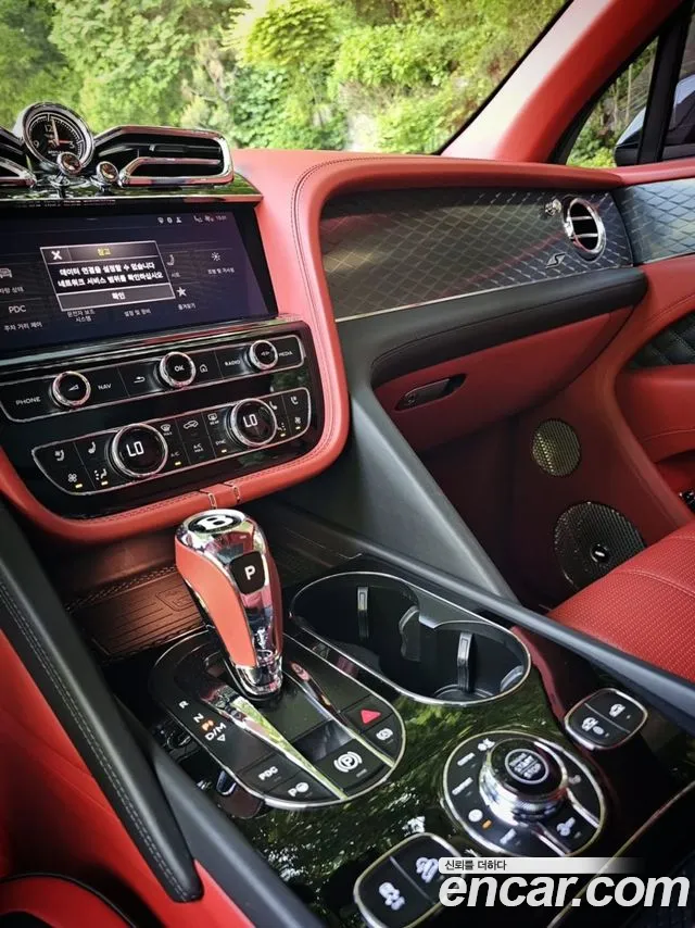 Bentley Bentayga 2022 — фото 14