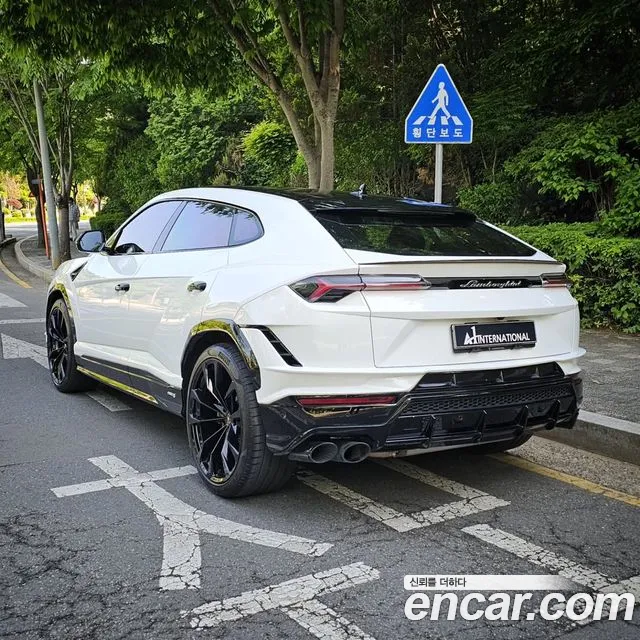 Lamborghini Urus 2023 — фото 8