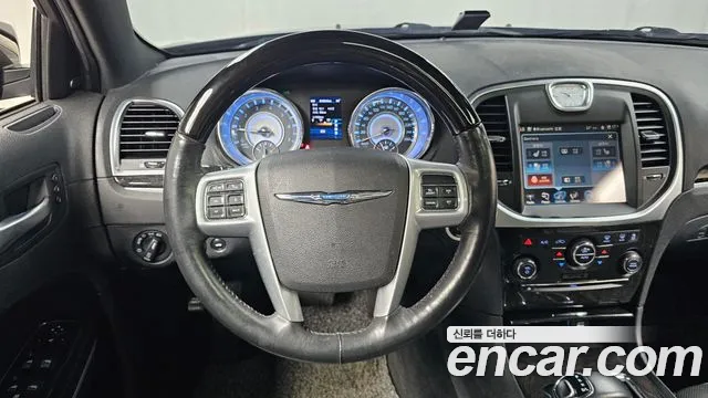 Chrysler 300C 2014 — фото 12