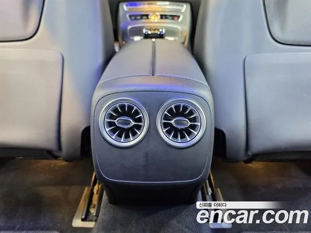 Mercedes-Benz E-Class 2018 — фото 19