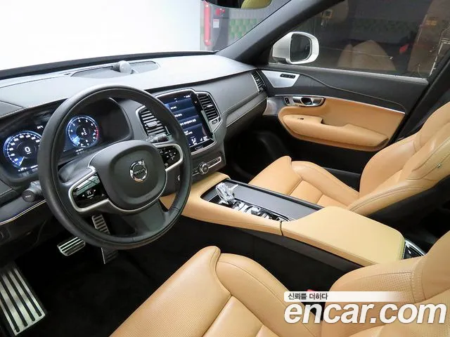 Volvo XC90 2021 — фото 11