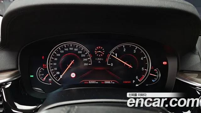 BMW 5-Series 2018 — фото 11
