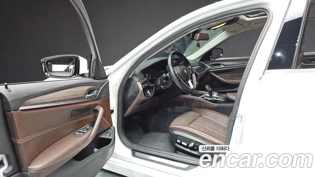 BMW 5-Series 2018 — фото 13