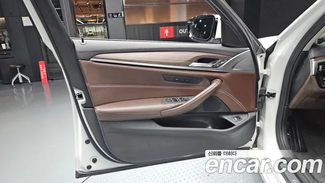 BMW 5-Series 2018 — фото 14