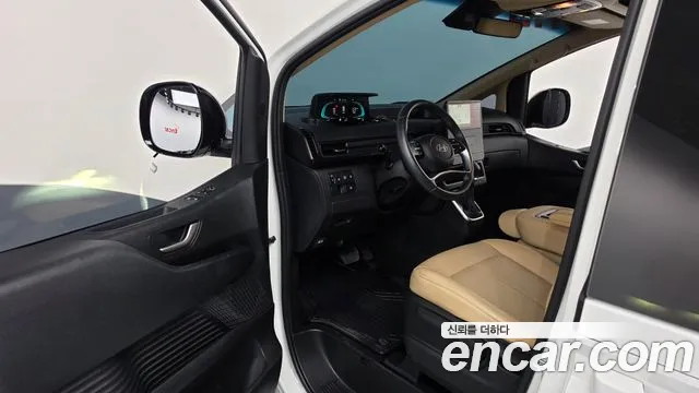 Hyundai Staria 2025 — фото 12
