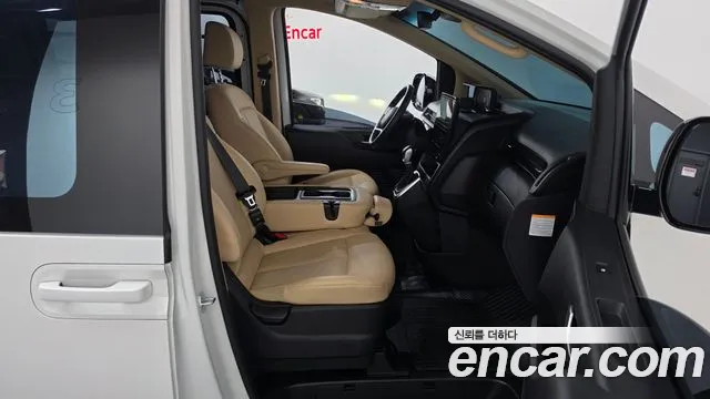 Hyundai Staria 2025 — фото 15