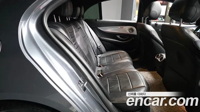 Mercedes-Benz E-Class 2020 — фото 18