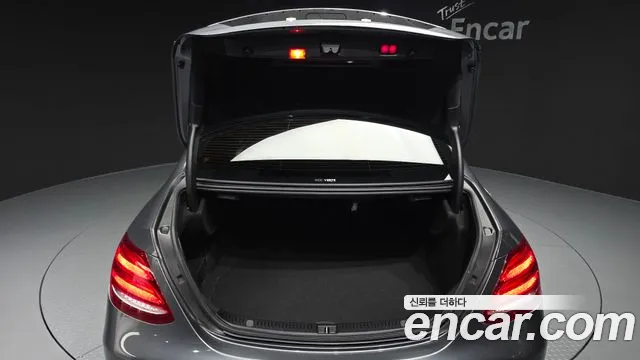 Mercedes-Benz E-Class 2020 — фото 29