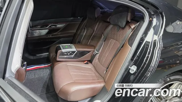BMW 7-Series 2018 — фото 16