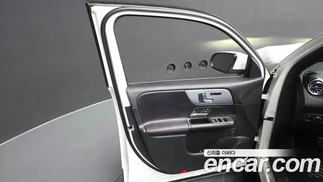 Mercedes-Benz GLB-Class 2021 — фото 14