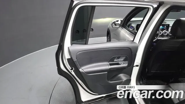 Mercedes-Benz GLB-Class 2021 — фото 15