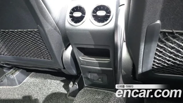 Mercedes-Benz GLB-Class 2021 — фото 31