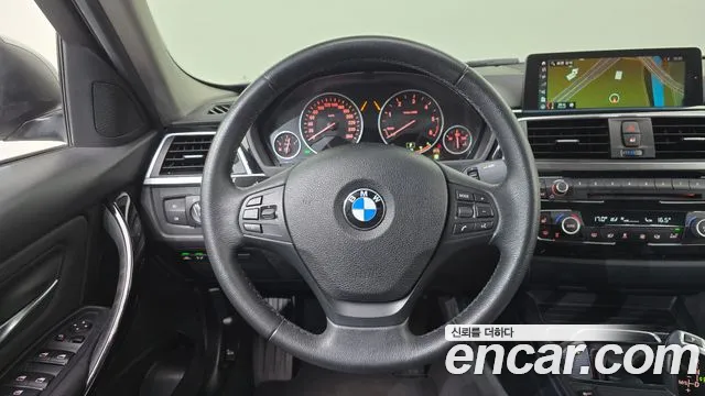 BMW 3-Series 2018 — фото 13