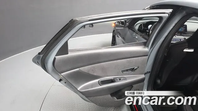 Hyundai AVANTE 2023 — фото 15