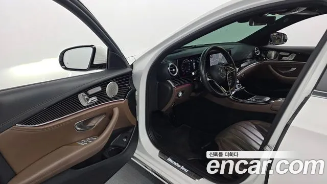 Mercedes-Benz E-Class 2021 — фото 10