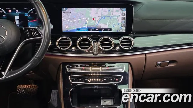 Mercedes-Benz E-Class 2021 — фото 19
