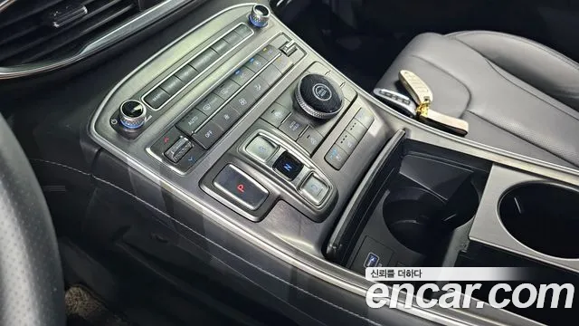 Hyundai Santafe 2021 — фото 12