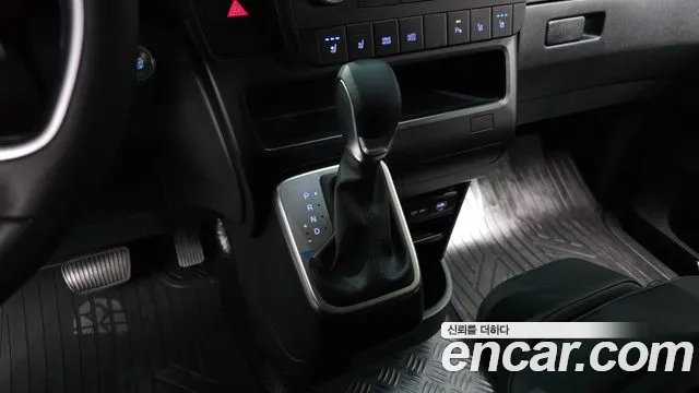 Hyundai Staria 2025 — фото 9