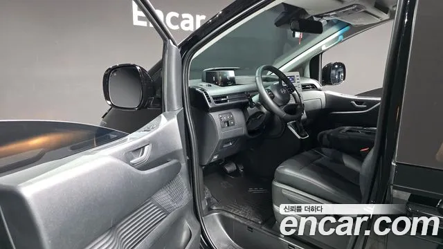 Hyundai Staria 2025 — фото 10