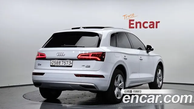 Audi Q5 2020 — фото 2