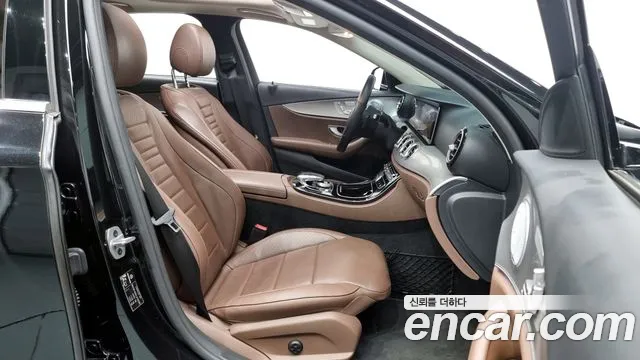 Mercedes-Benz E-Class 2020 — фото 10