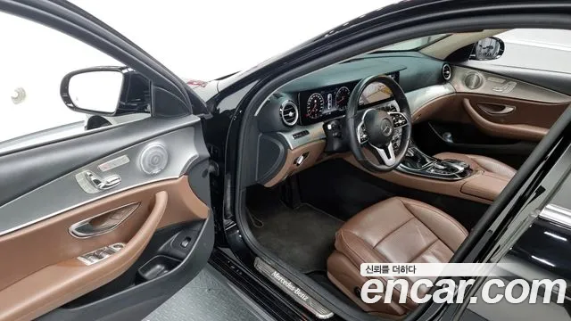 Mercedes-Benz E-Class 2020 — фото 11