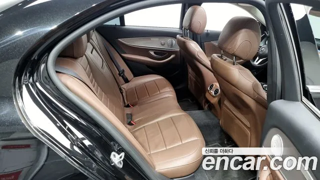 Mercedes-Benz E-Class 2020 — фото 12