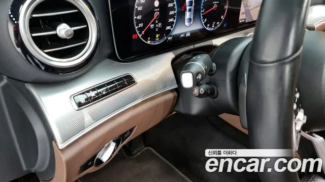 Mercedes-Benz E-Class 2020 — фото 18