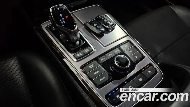 Hyundai Equus 2015 — фото 9