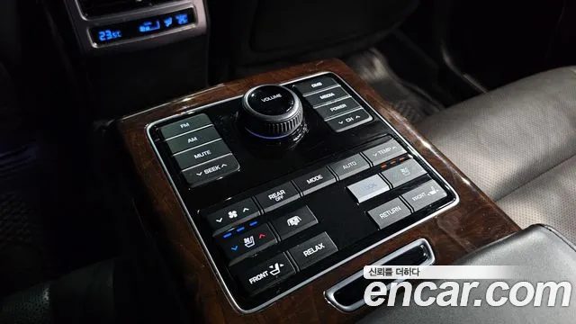 Hyundai Equus 2015 — фото 18