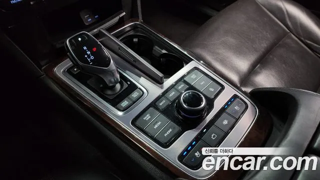 Hyundai Equus 2015 — фото 9