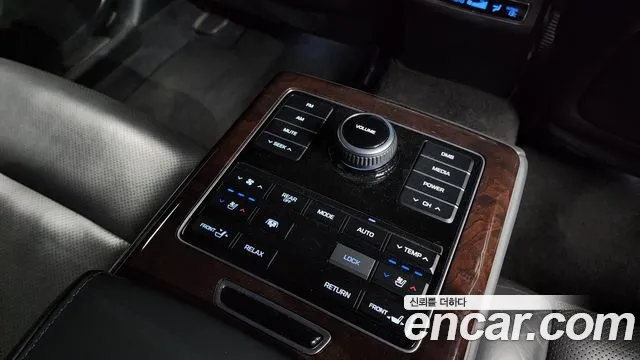 Hyundai Equus 2015 — фото 18